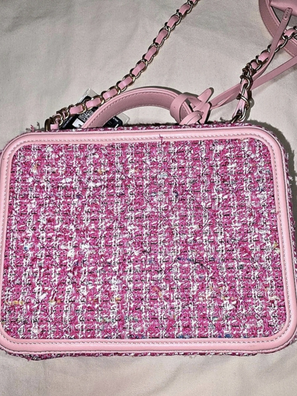 Chanel Pink Tweed CC Filigree Vanity Case - Picture 3 of 15